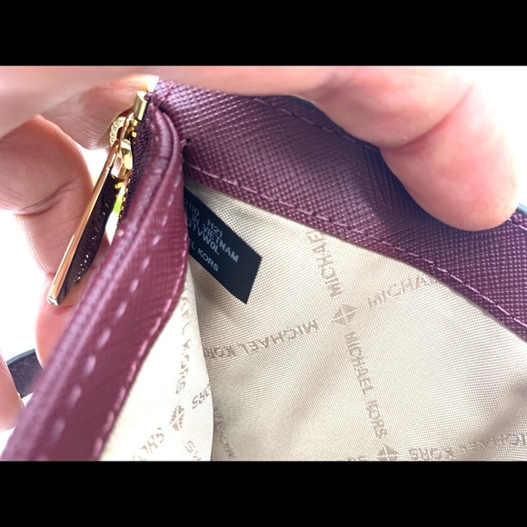 Michael Kors Saffiano Leather Set Double Zip Wristlet/ Merlot - Picture 12 of 13